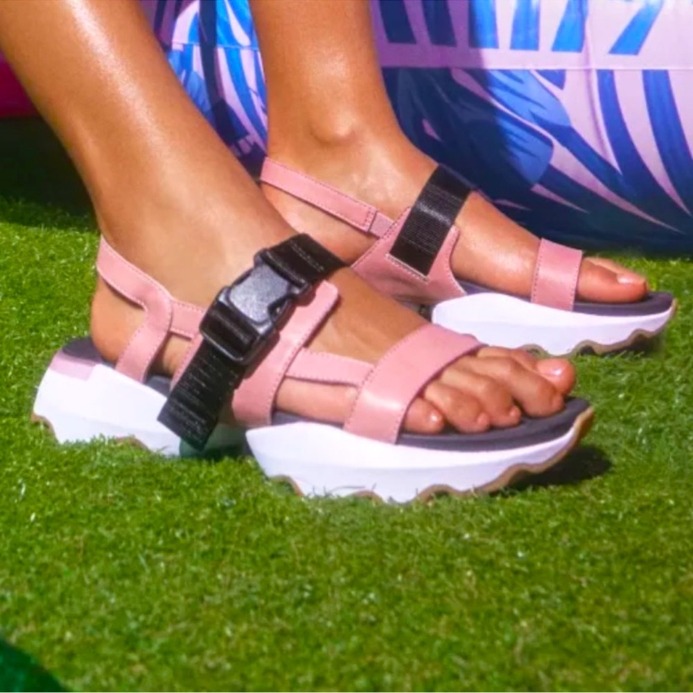 Sorel Kinetic Impact Sling Sandals Strappy Straps
Sporty Black / Blush Blossom